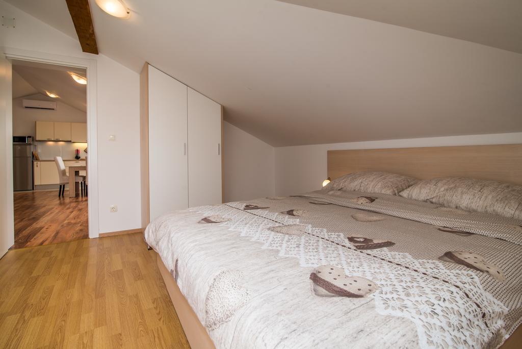 Apartman Marinko Krk Town Bagian luar foto